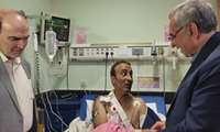 عیادت وزیر بهداشت از کارشناس فوریت های ۱۱۵  بستری در بیمارستان شهید بهشتی کاشان