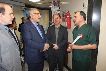 بازدید وزیر از بخش های مختلف بیمارستان بهشتی