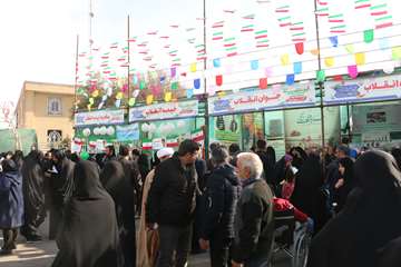 گزارش تصویری/ حضور گسترده اساتید، کارکنان و دانشجویان دانشگاه علوم پزشکی کاشان در راهپیمایی یوم الله ۲۲ بهمن