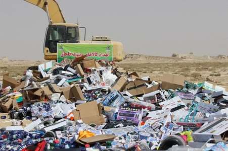 انهدام بیش از ۶۰۰ کیلو کالای سلامت‌محور قاچاق و تقلبی در کاشان 