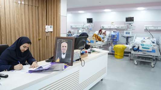 پرستار بیمارستان شهید بهشتی هزینه مراسم هفتم پدر را به بیماران دیالیز اهدا کر 