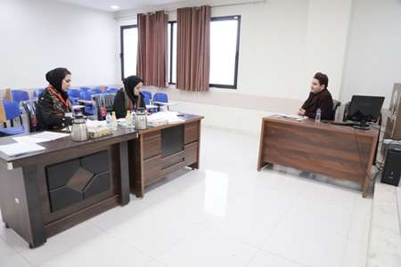 بازدید نماینده سازمان مدیریت و برنامه‌ریزی استان اصفهان از روند ارزیابی نهایی داوطلبان استخدام پیمانی دانشگاه 