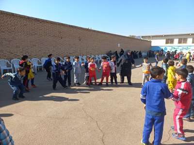 المپیاد ورزشی و بازی های بومی محلی در مدرسه شهید مطهری آران و بیدگل برگزار شد 